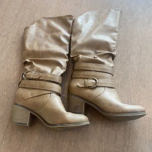 Pleather Mid-Shin Slouchy Boots in Brown. Size 7.5